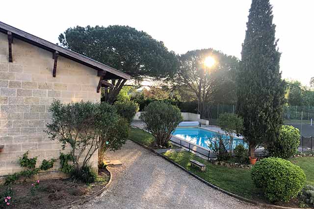 le domaine Branda vous propose 3 gîtes et un grand parc de 9 hectares avec piscine