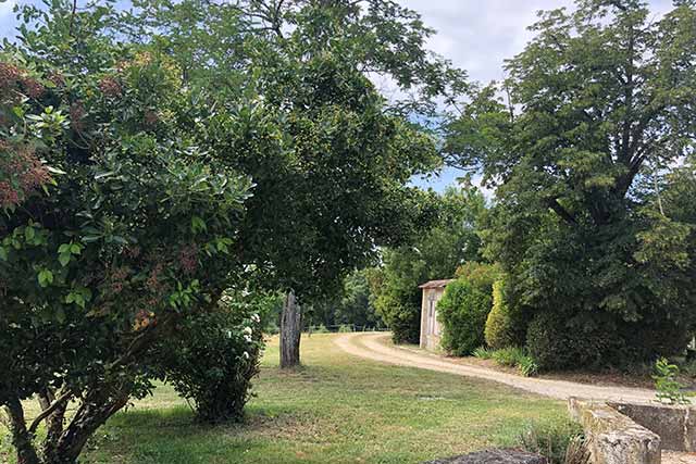 Jardins Branda autour de la bâtisse